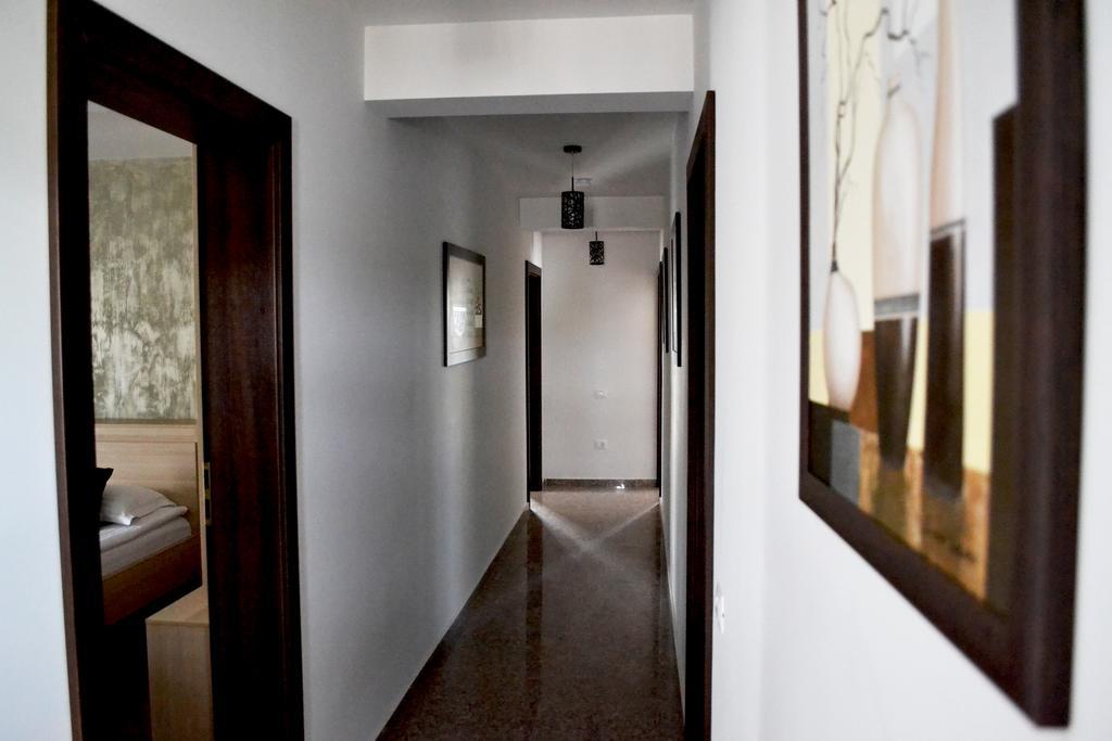 Отель Casa Caroli Тыргу-Жиу Экстерьер фото